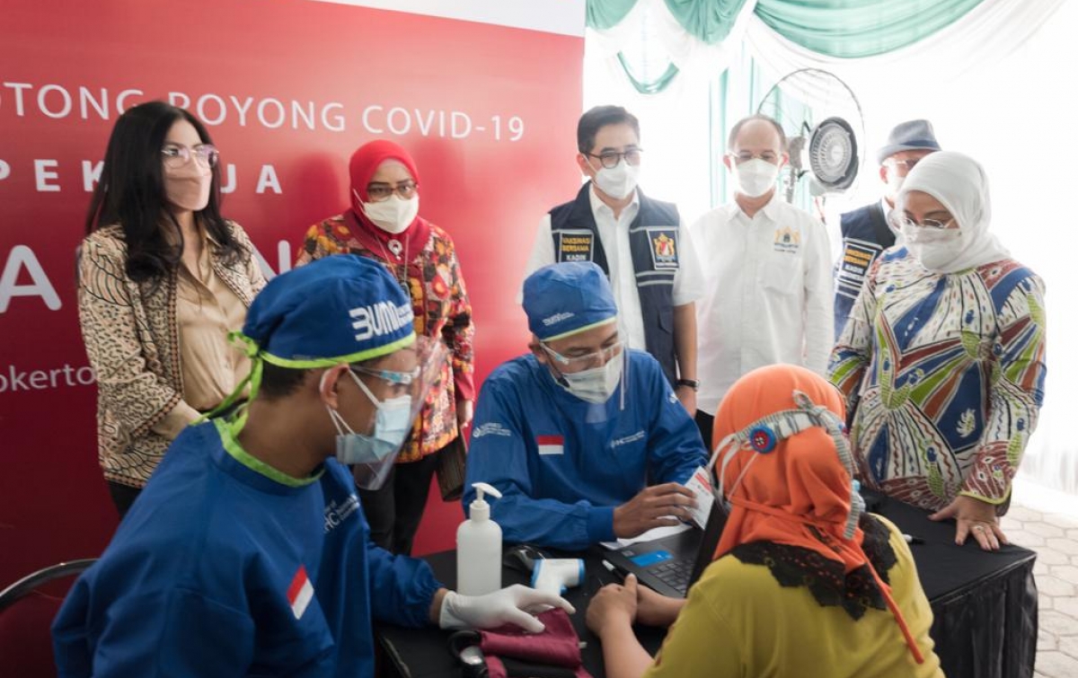 Kadin dan HM Sampoerna Vaksinasi Ribuan Pekerja di Mojokerto