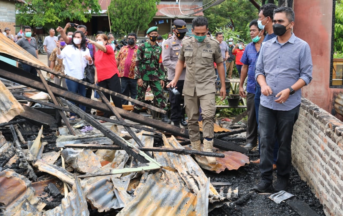 Korban Kebakaran di Desa Lau Baleng Terima Bantuan