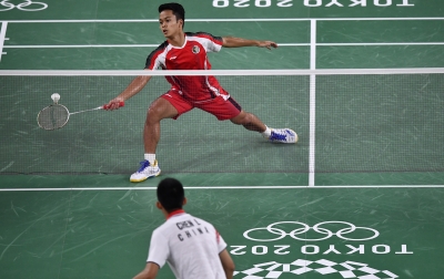 Lewati Anthony Ginting, Chen Long Bertemu Axelsen di Final