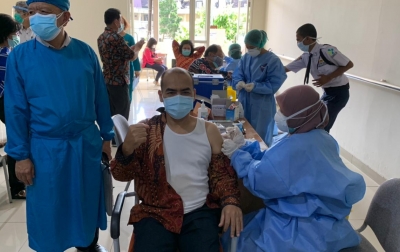 RS Adam Malik Mulai Vaksinasi Booster Covid-19 Bagi Nakes