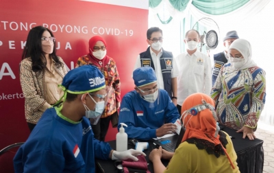 Kadin dan HM Sampoerna Vaksinasi Ribuan Pekerja di Mojokerto