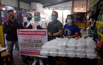 Bagi-bagi Berkah ala Warung Medan Peduli, Kalau Lapar Boleh Ambil, Gratis!