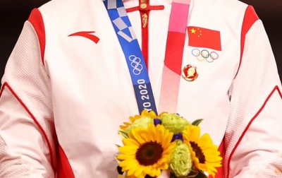 Kenakan Lencana Mao Zedong, Atlet China Dapat Peringatan