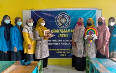 PKM Dosen UMSU, Latih Guru TK Kembangkan Media Pembelajaran