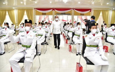 Gubsu Lepas Pemulangan Paskibraka Provinsi Sumut Tahun 2021