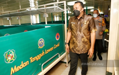 Aulia Rachman Tinjau Kesiapan Akhir KM Bukit Raya sebagai Isoter