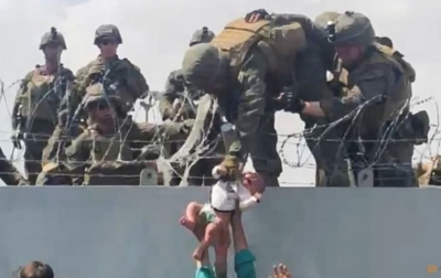 Marinir AS Diminta Membantu Bayi yang Sakit