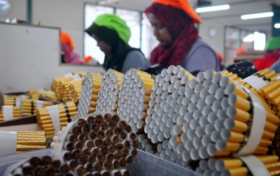 Cukai Rokok Dinaikkan, Omzet Pedagang dan Koperasi Ritel Kian Terpukul