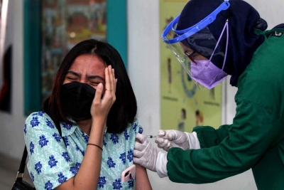 Segera Laporkan Jika Vaksinasi Dipungut Bayaran!