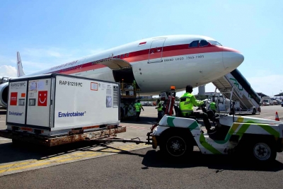 Enam Juta Vaksin Tahap ke-43 dan 44 Tiba di Tanah Air