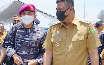 Bobby Dampingi KSAL Cek Serbuan Vaksinasi di Belawan