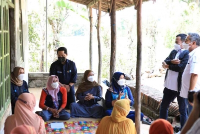 Erick Thohir Kagumi Para Perempuan Nasabah PNM Belajar Jualan Online