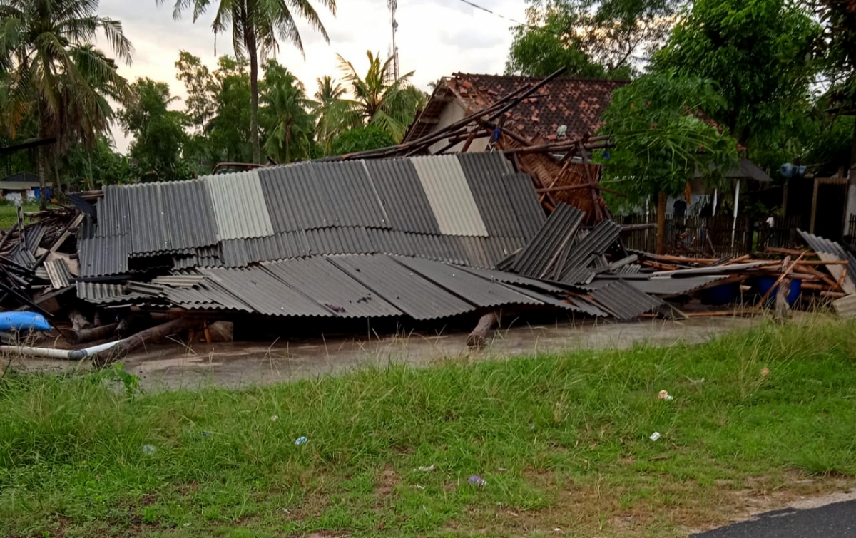Angin Puting Beliung Terjang Pemukiman Warga di Lampung Timur