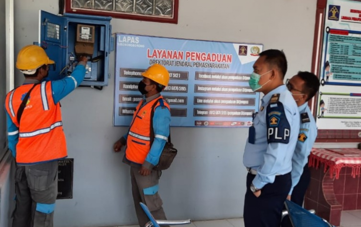 Petugas PLN Cek Instalasi Listrik di Lapas Siborongborong