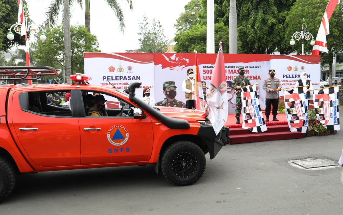 Kepala BNPB Melepas Gerakan Mobil Masker di Malang