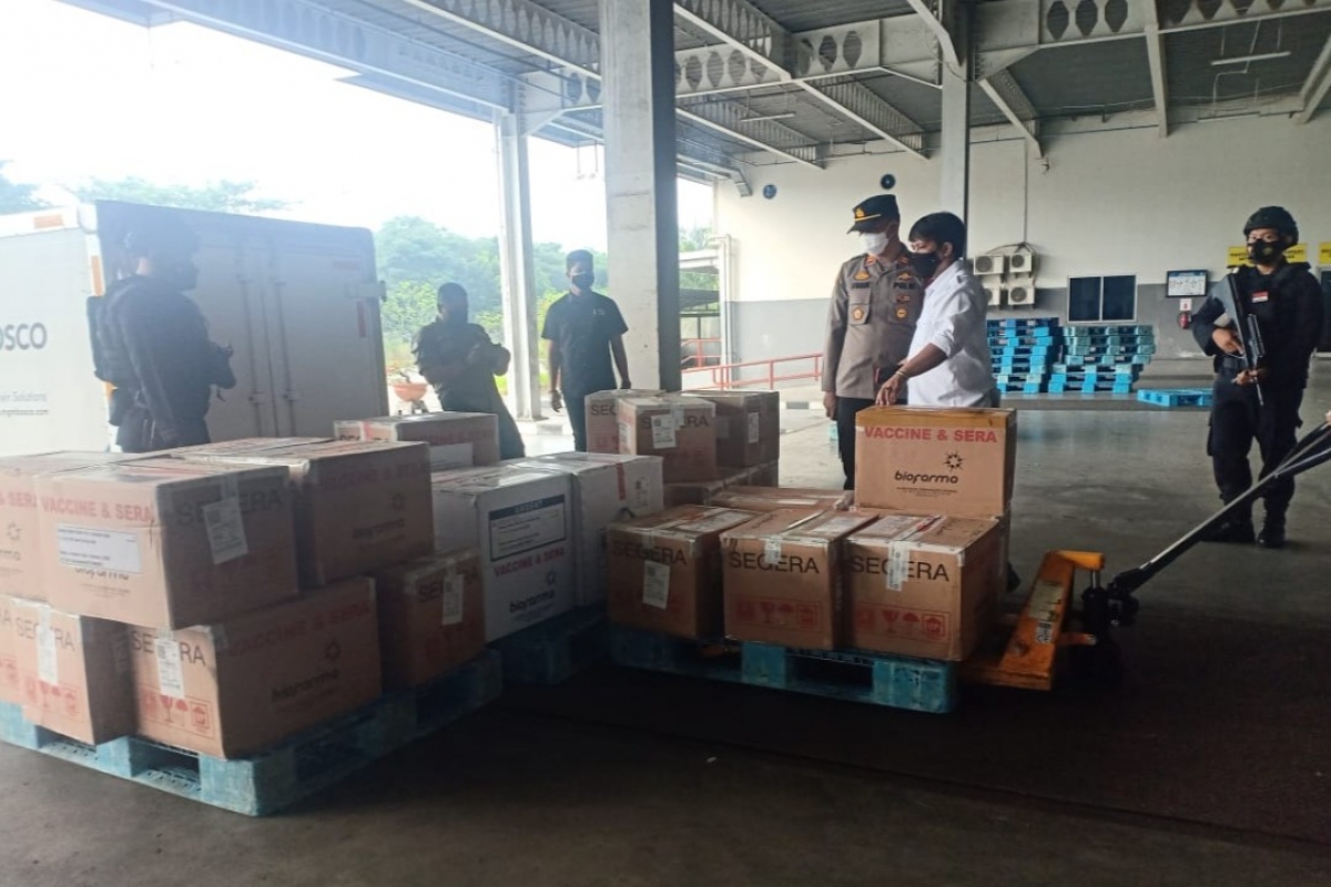 52.610 Botol Vaksin Coronavac 2, AstraZeneca dan Sinovac Tiba di Bandara Kualanamu