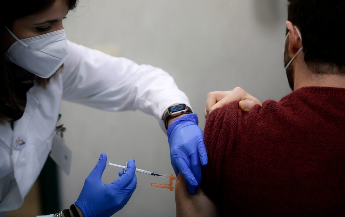 Italia Mulai Berikan Vaksin Covid-19 Ketiga