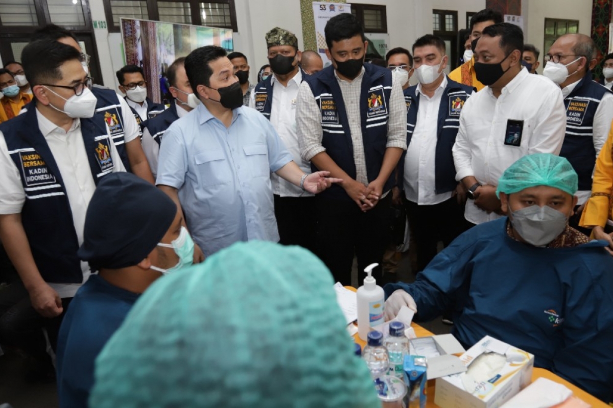 Menteri BUMN dan Ketum Kadin Tinjau Vaksinasi di Kampus Unpab