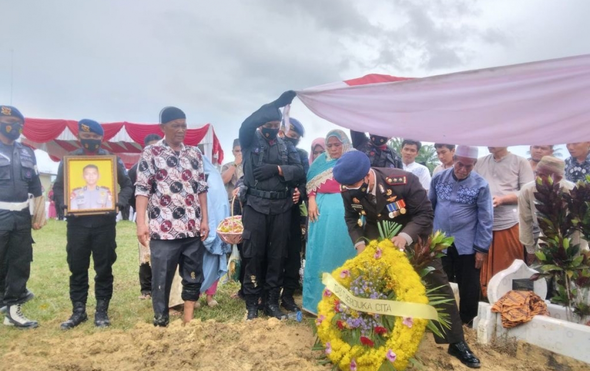 Personel Brimob yang Gugur di Papua Dimakamkan di TMP Aceh Tamiang