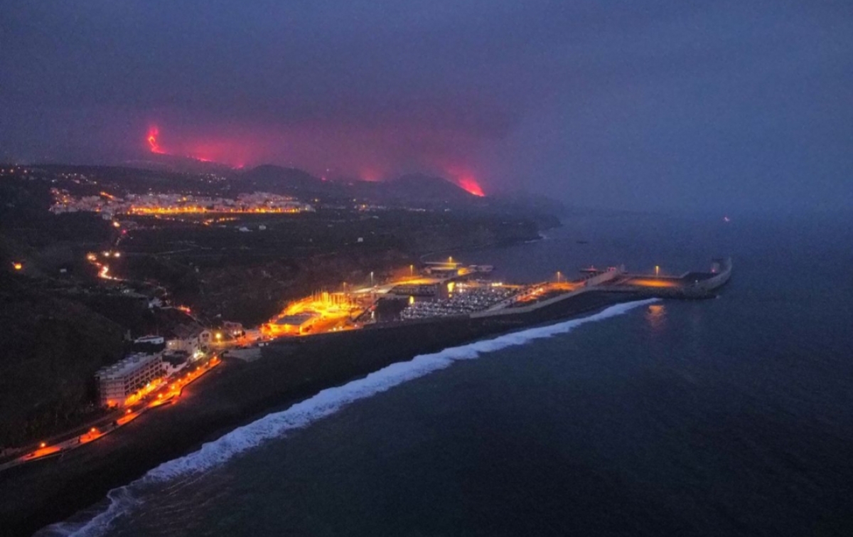 Setelah 9 Hari Letusan, Lahar Gunung La Palma Mencapai Laut