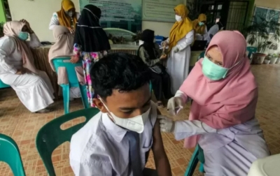Vaksinasi di Indonesia Tembus 100 Juta Dosis