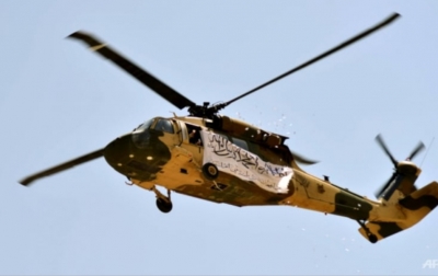 Taliban Pamerkan Senjata Usai Kuasai Afganistan