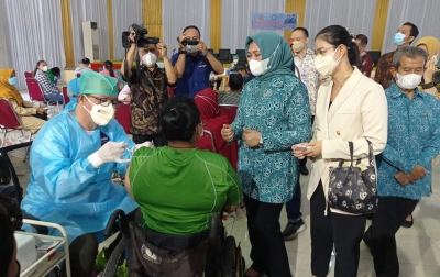 Relawan Sky View Gelar Vaksinasi Covid-19 Massal untuk Warga Disabilitas