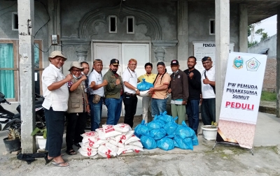 Pujakesuma Sumut Berikan Sembako ke Korban Bencana