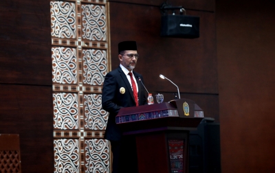 Musa Rajekshah Sampaikan Nota Keuangan dan Rancangan P-APBD TA 2021