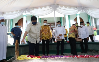 Menko Airlangga Hartarto Ziarah ke Makam Haji Anif
