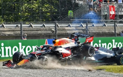 Hamilton, Verstappen Bertabrakan dan Tersingkir dari GP Italia
