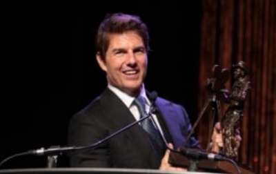 Melompat dari Helikopter, Tom Cruise Buat Warga Tercengang