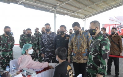 TNI-Polri Gelar Vaksinasi Serentak di Indonesia