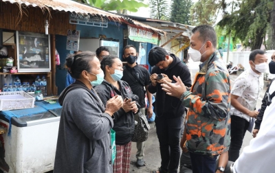 Pedagang Kios Kaki Lima Parapat Mengadu ke Wagub Musa Rajekshah