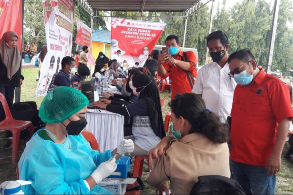 Fraksi PDIP Deli Serdang Bersama Projo Vaksin 1.000 Orang