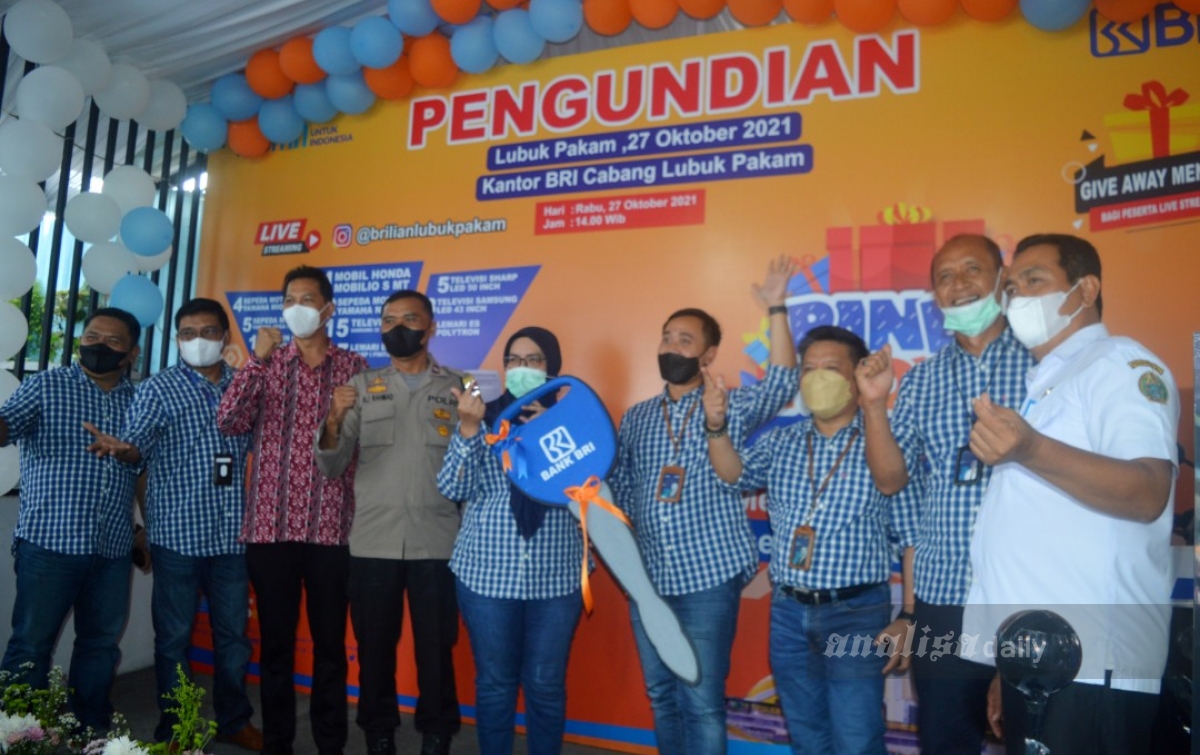 Juliani Raih Mobil Panen Hadiah Simpedes BRI Cabang Lubuk Pakam