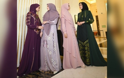 Mayra Indonesia Mempersembahkan 11 Gamis Batik