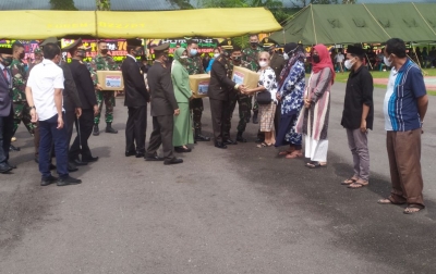 HUT TNI ke-76, Korem 022/PT Baksos Pemberian Sembako
