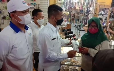 Ratusan Paket Vitamin Diberikan ke Pedagang di Sejumlah Pasar Tradisional
