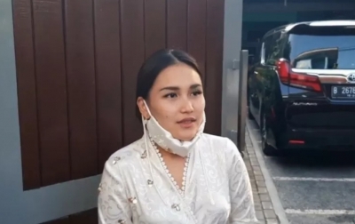 Orang Tua Ayu Ting Ting Ajukan Penundaan Pemeriksaan