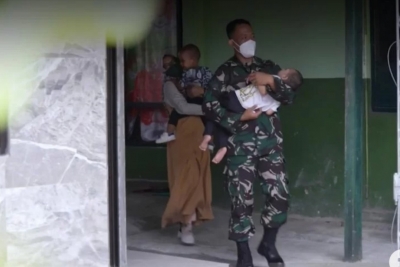 Istri Kasad Bantu Anak Prajurit yang Kelainan Darah