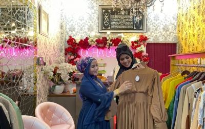 Elly Sugigi Apresiasi Semangat Ocha, Anak Tembung Bangun Bisnis Fesyen