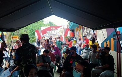 Warga Kampung Sejahtera Antusias Ikuti Vaksinasi Covid-19