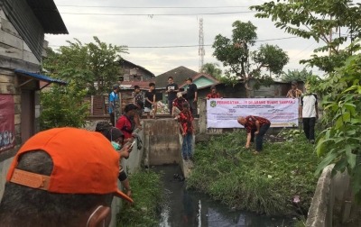 Aksi Gotong Royong Bersihkan Drainase di Lingkungan 3 Tanjung Mulia Hilir