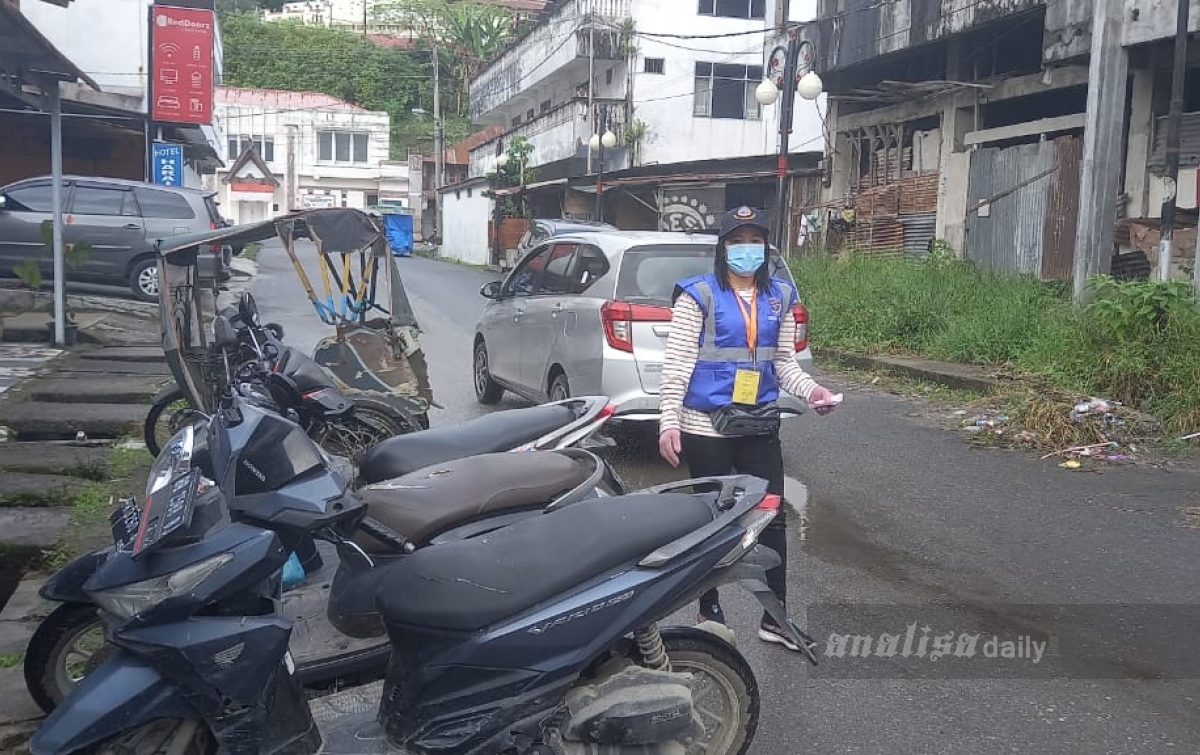 Helena Sihite, Juru Parkir Tulang Punggung Keluarga