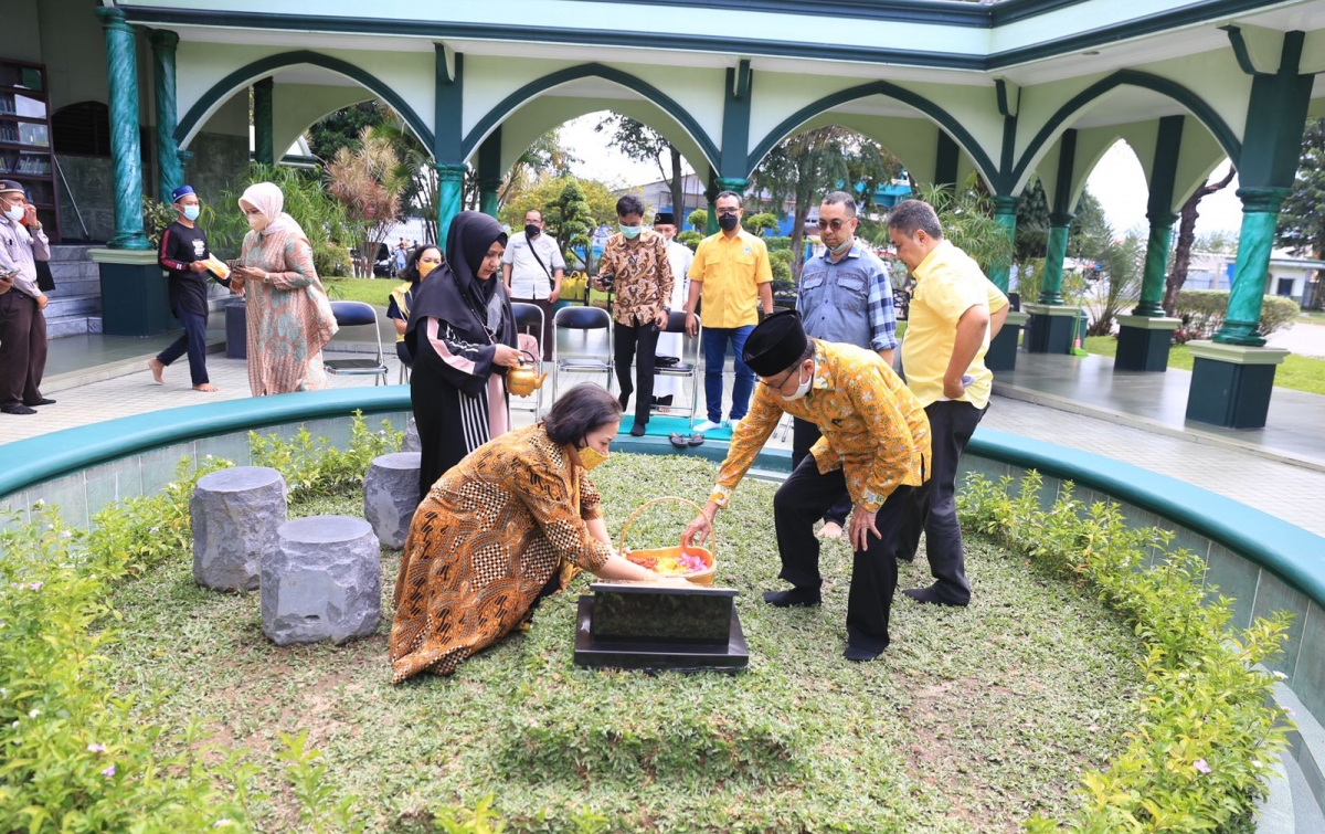 Ziarah ke Makam Haji Anif, Akbar Tanjung: Saya Punya Kesan, Beliau Orang Baik