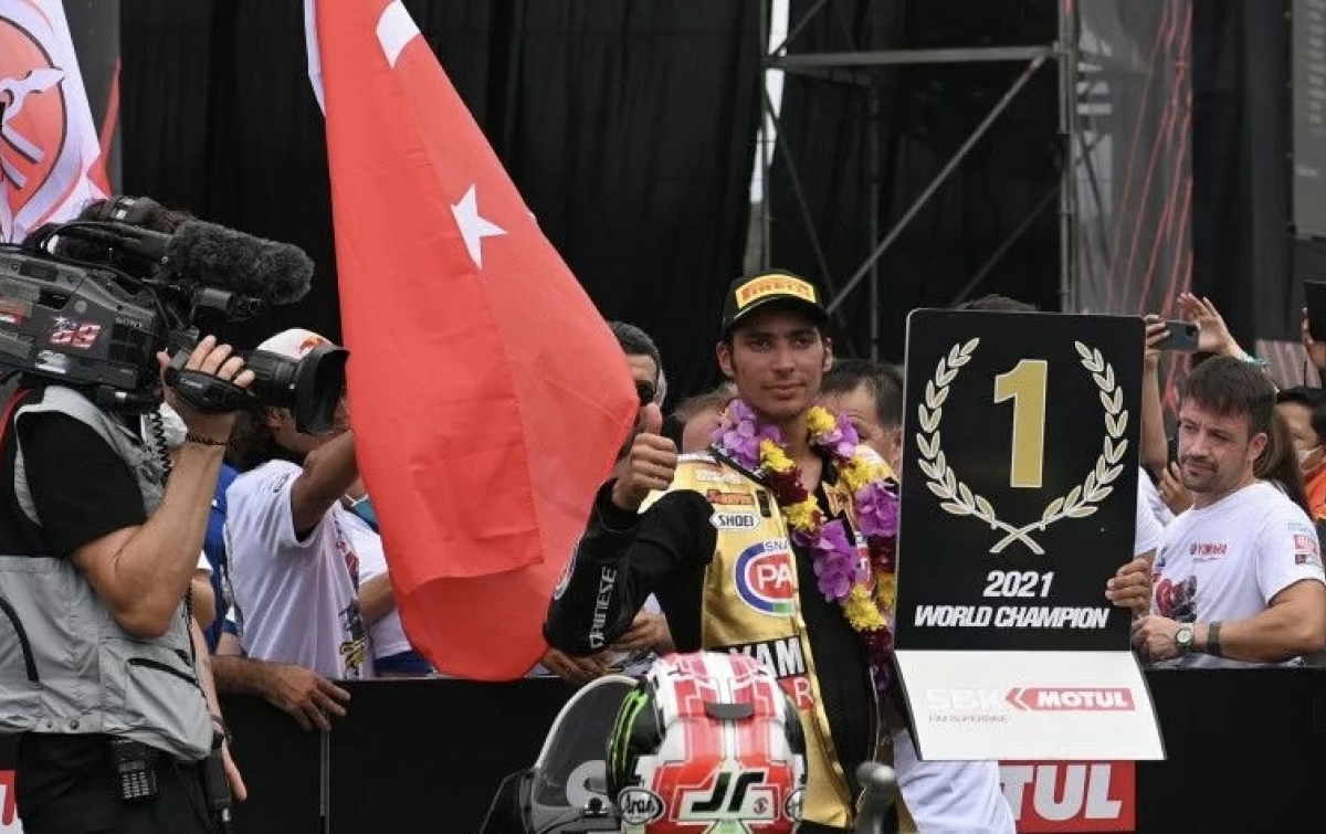 Toprak Terkenang Impian Ayah Usai Raih Gelar Juara Dunia WSBK