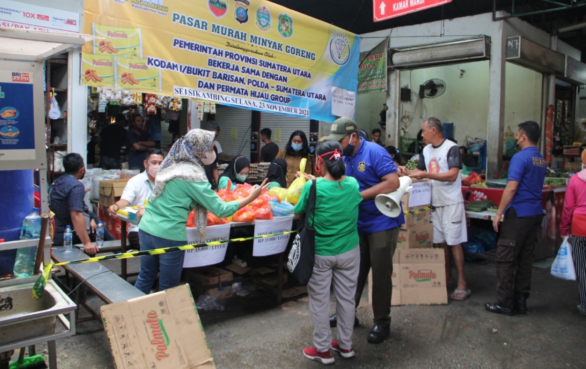 Stand Pasar Murah PHG Diserbu Warga