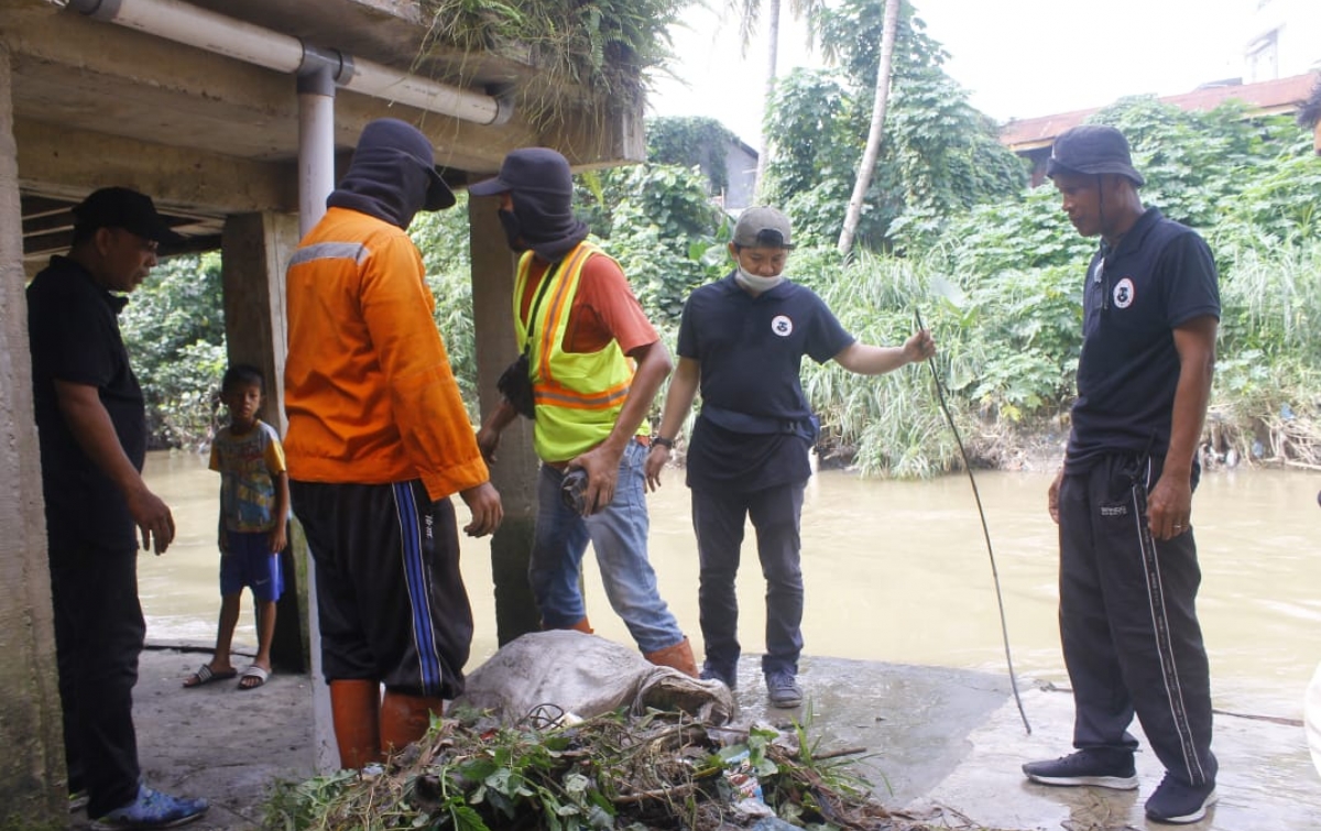 Pemko dan Warga Bersih-Bersih Lingkungan di Medan Maimun