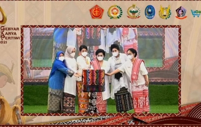 Gebyar Karya Pertiwi untuk Menggali Potensi Keterampilan Istri Prajurit TNI